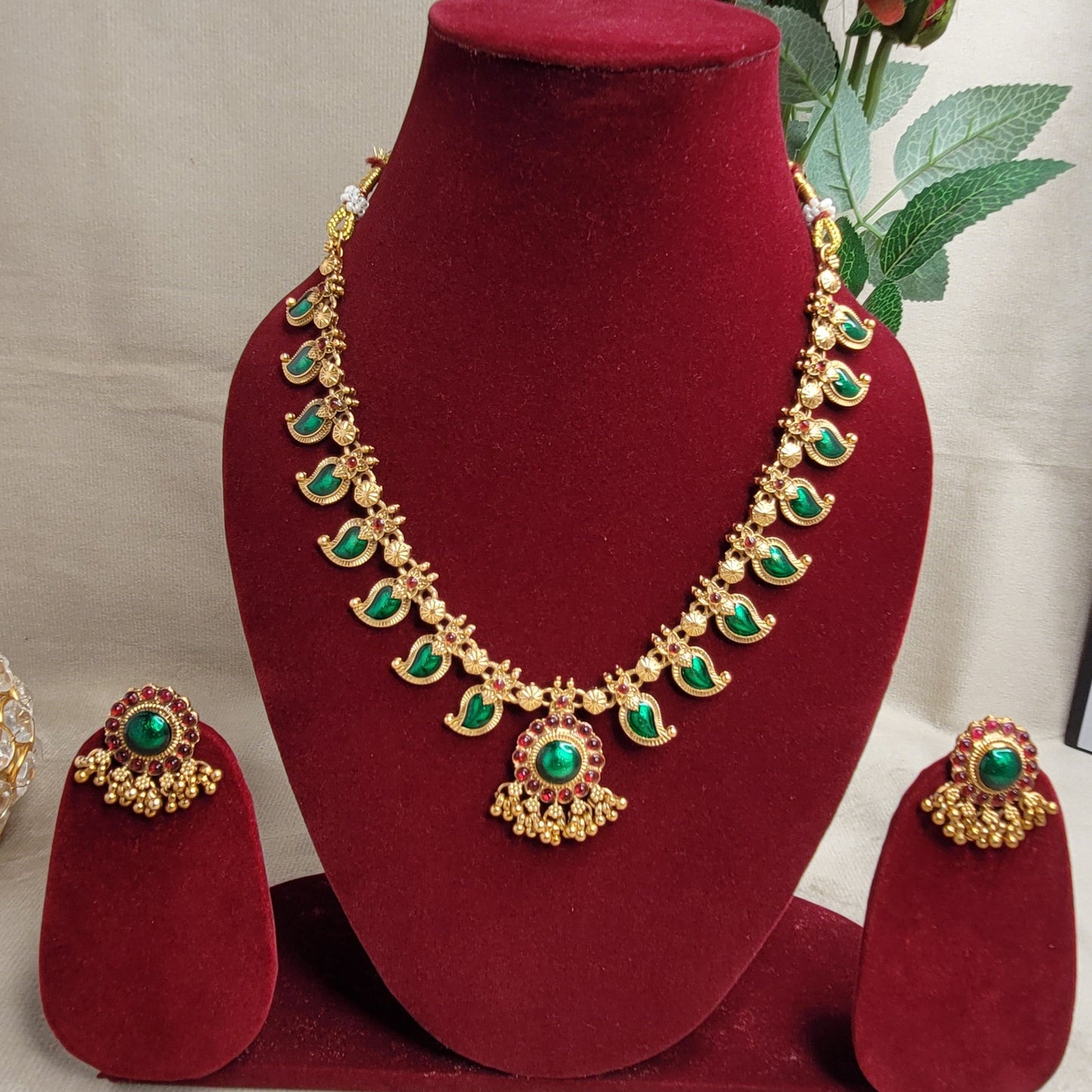 Elegant Green Leaf Stone Antique-Gold Palakka Necklace Set