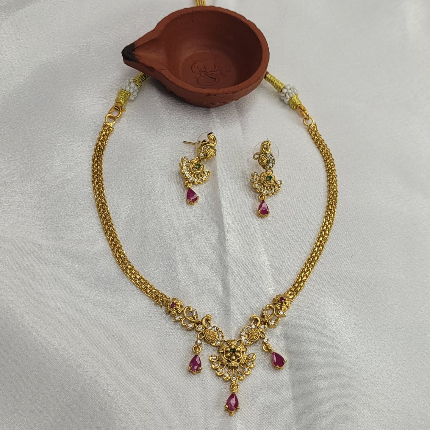 Elegant Gold Necklace Set with Ruby Drops