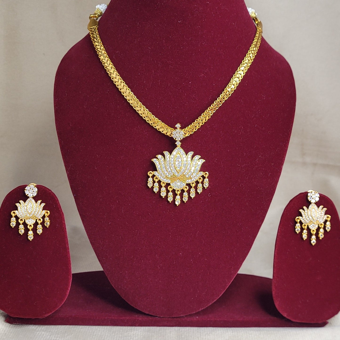 Elegant Lotus Pendant Gold-Tone Necklace Set