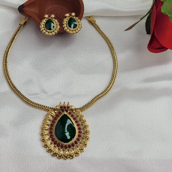 Palakka Green Pendant Set
