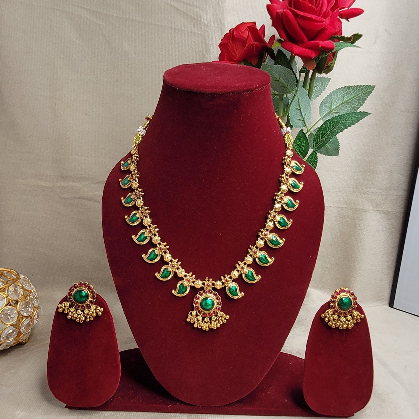 Elegant Green Leaf Stone Antique-Gold Palakka Necklace Set