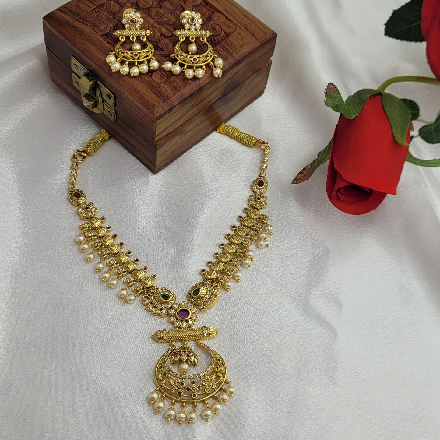 Antique Gold Necklace Set with Kundan & Pearl Drops