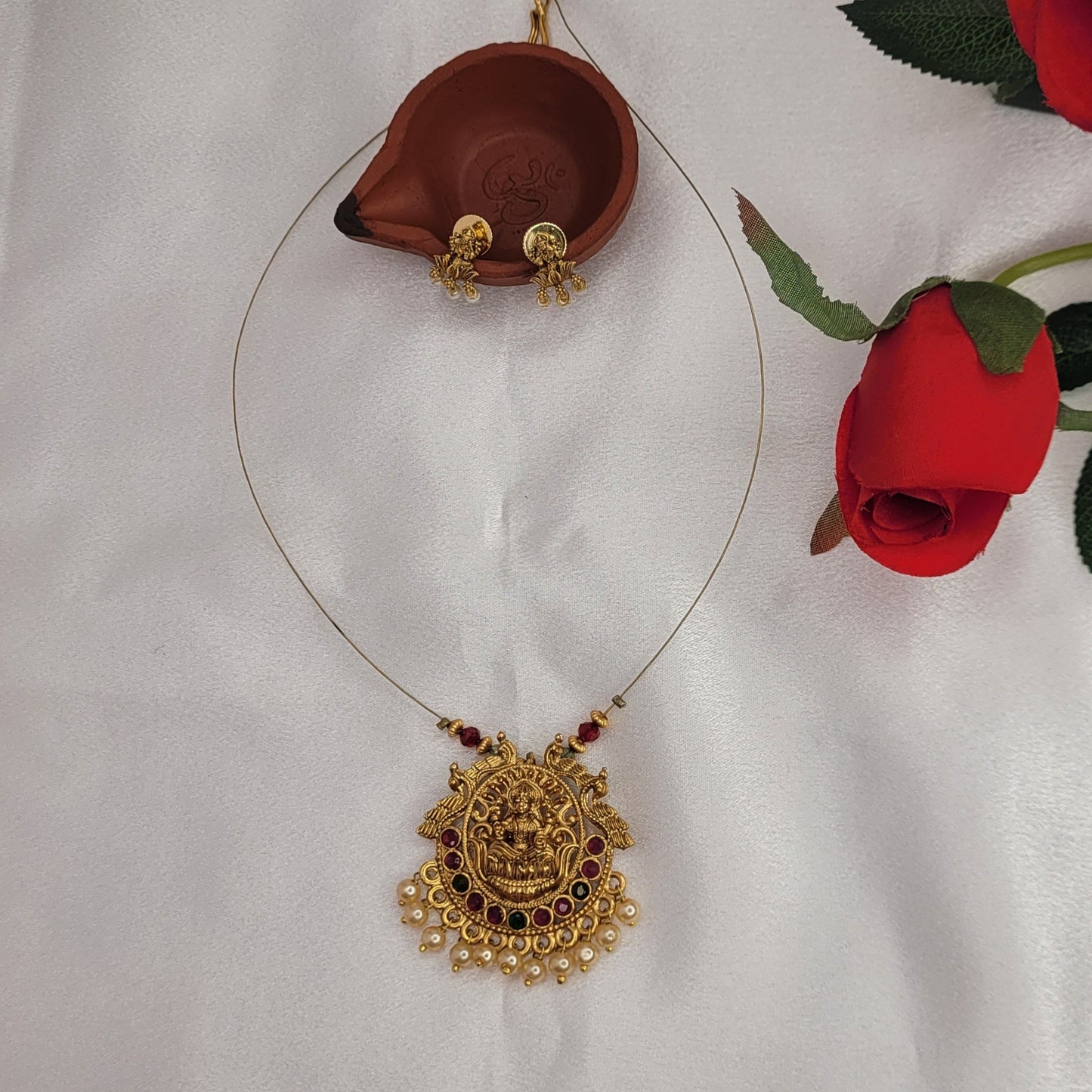 Goddess Lakshmi Invisible Pearl Pendant Set