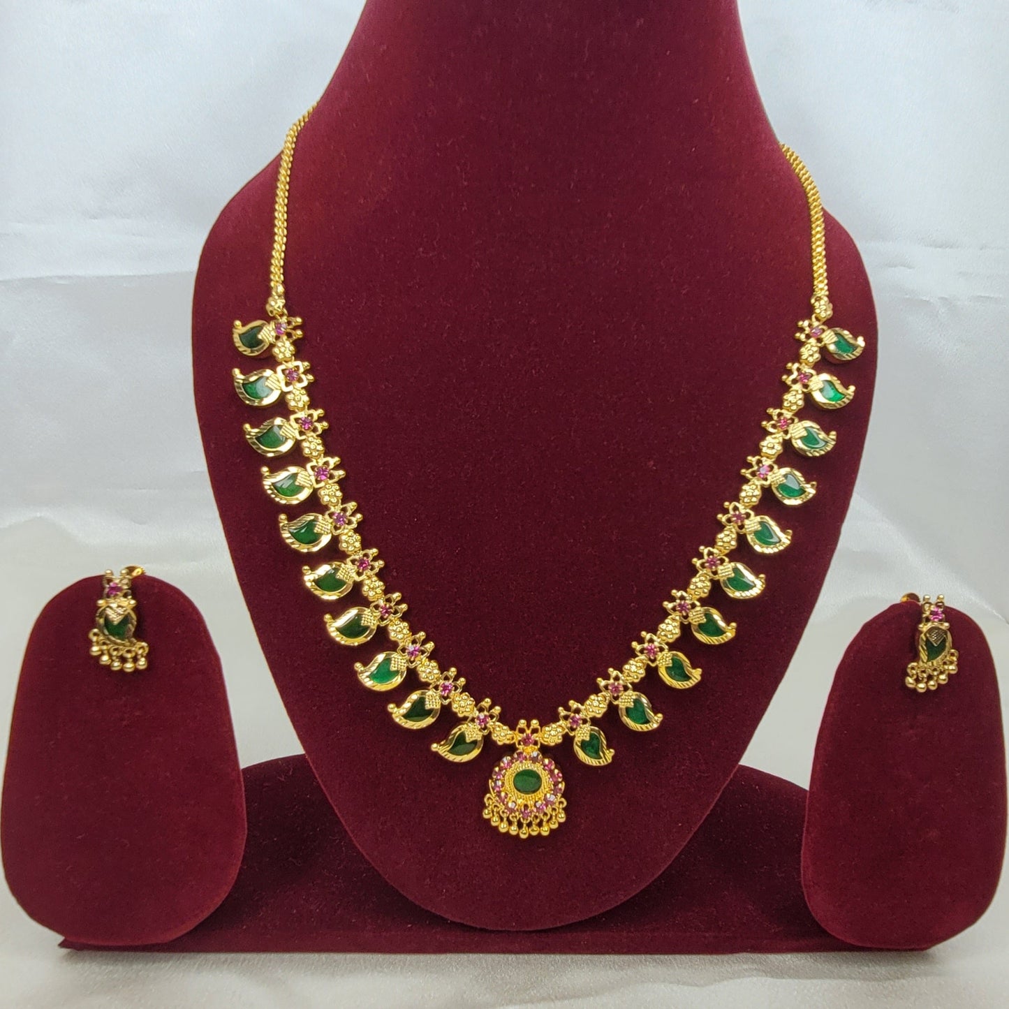 Emerald Palakka Necklace Set