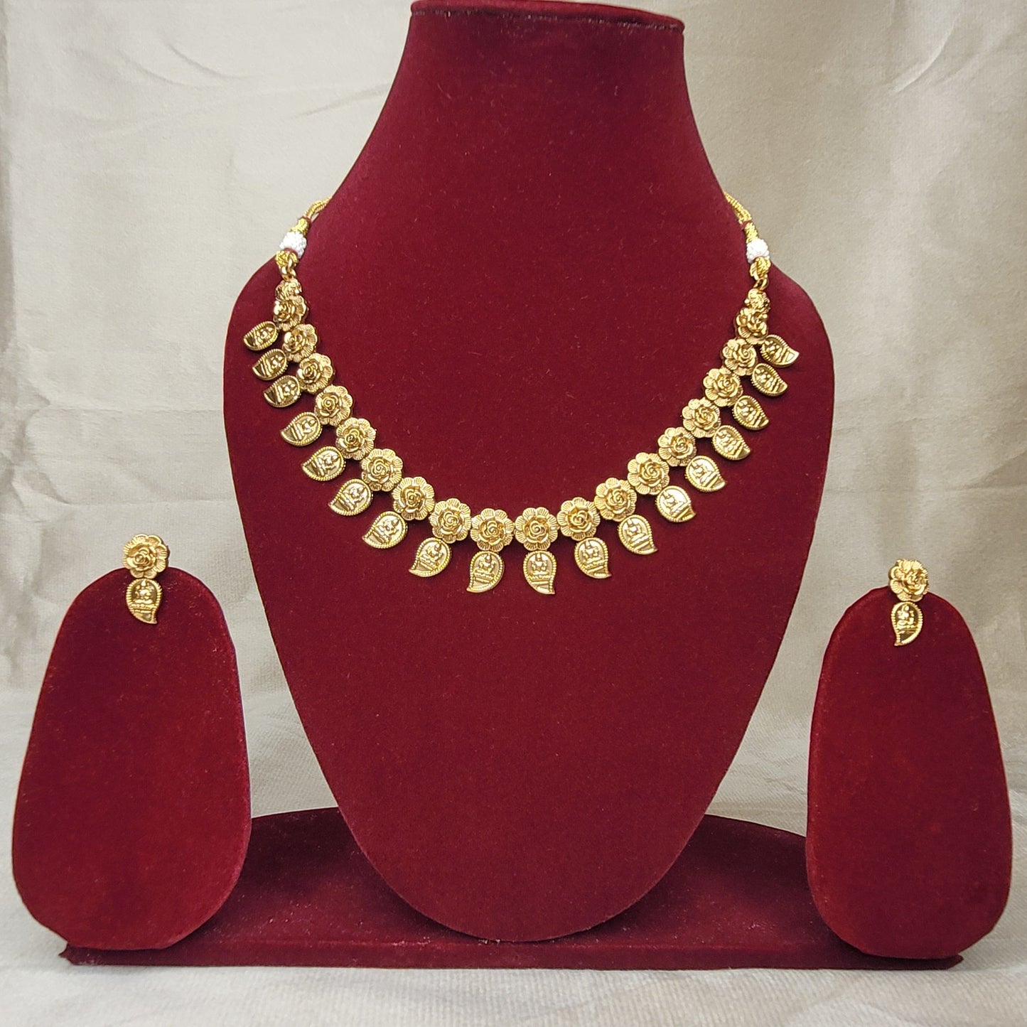 Antique Gold Floral Leaf Necklace Set for Women