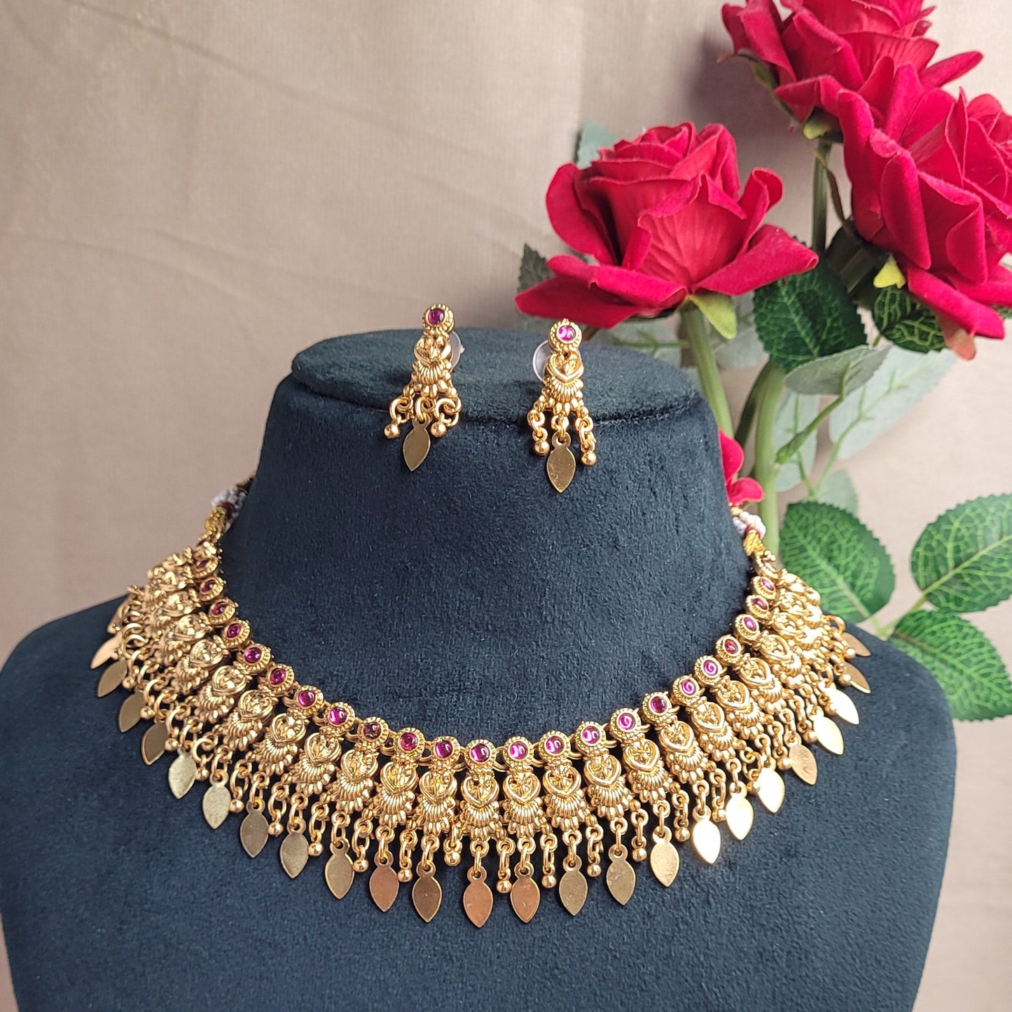 Traditional Antique Elakkathali Choker Necklace Set
