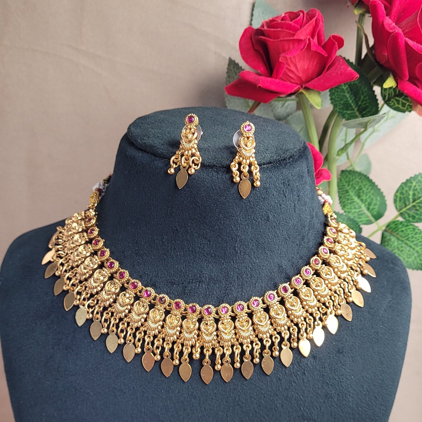 Traditional Antique Elakkathali Choker Necklace Set