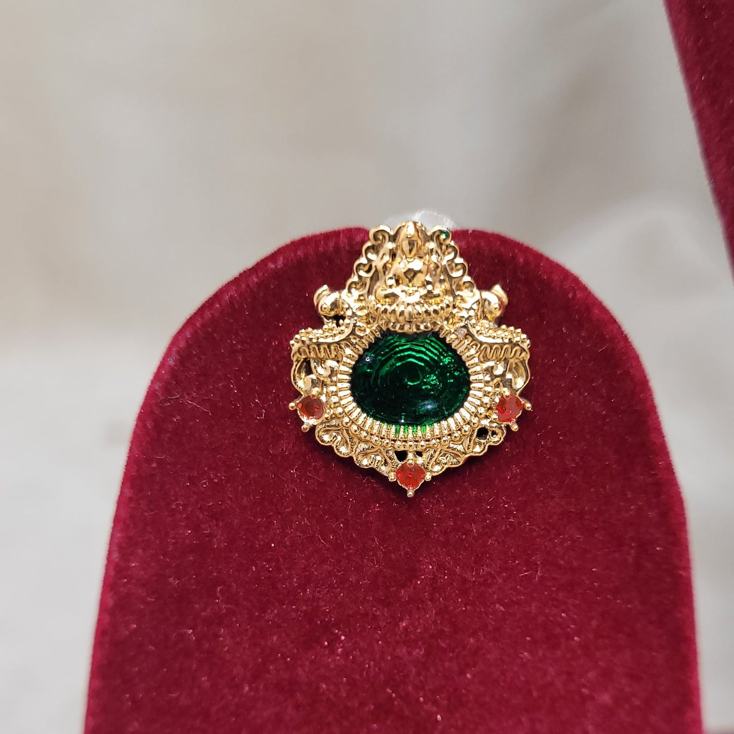 Emerald Teardrop Antique Gold Pendant Necklace Set