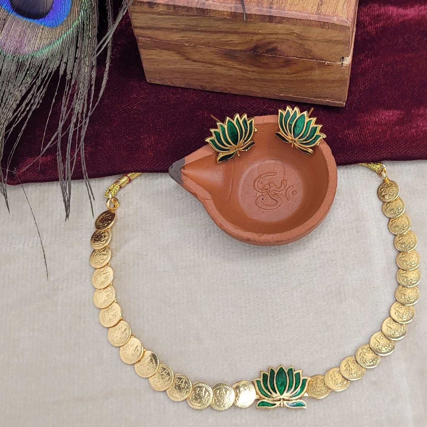 Emerald - Lotus Coin Necklace Set