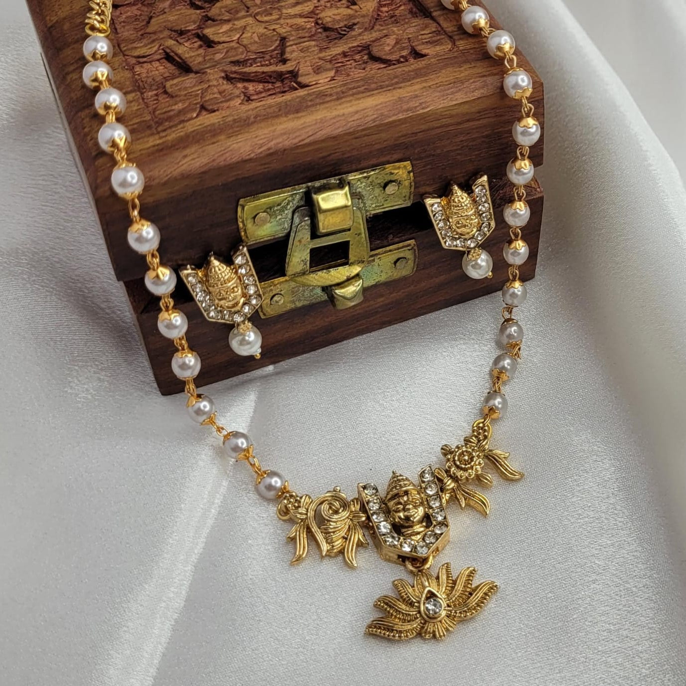 Premium Quality Golden Temple Pendant set